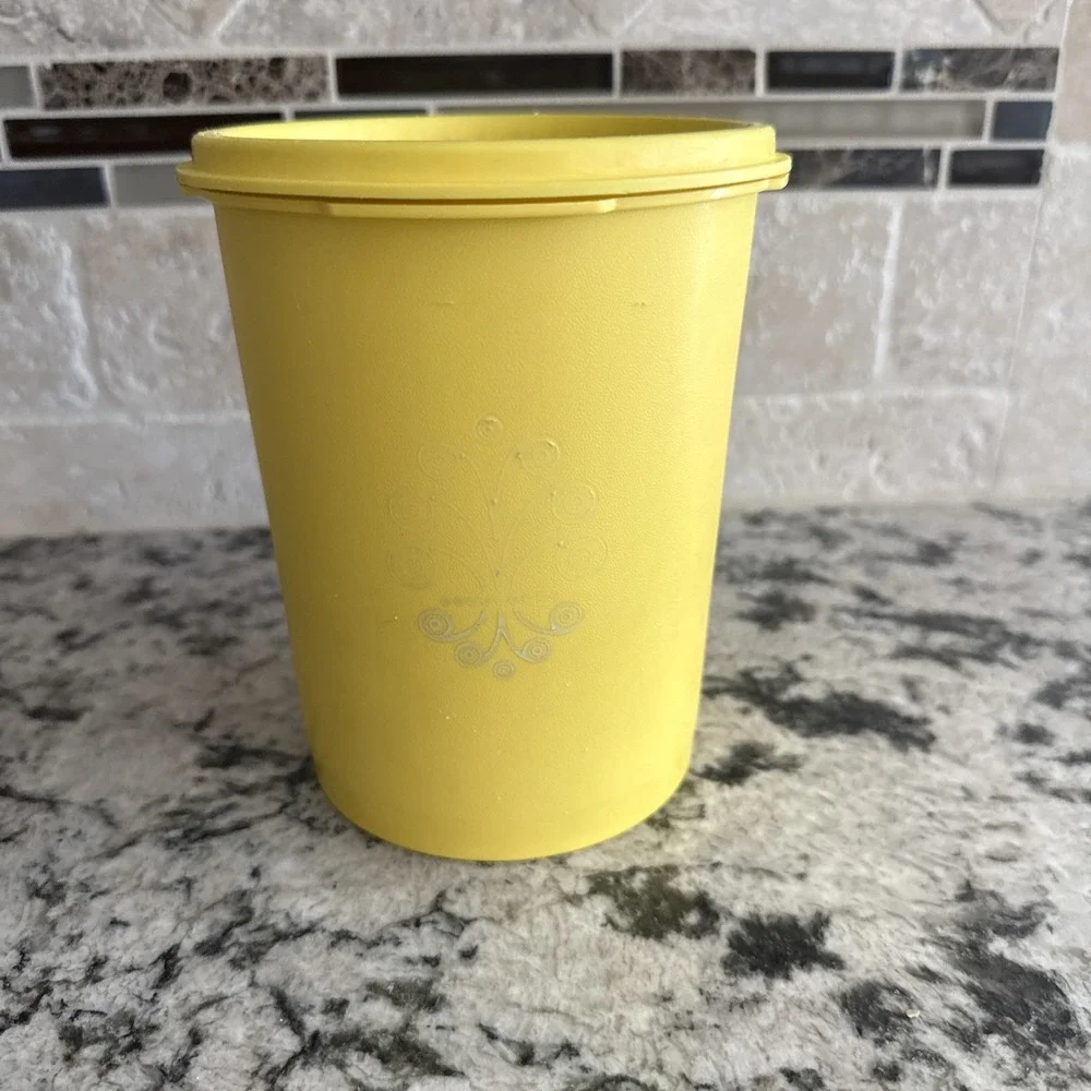 Vintage Tupperware Canister 811-5 With Lid